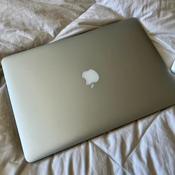 Apple MacBook Pro 15.5 computer